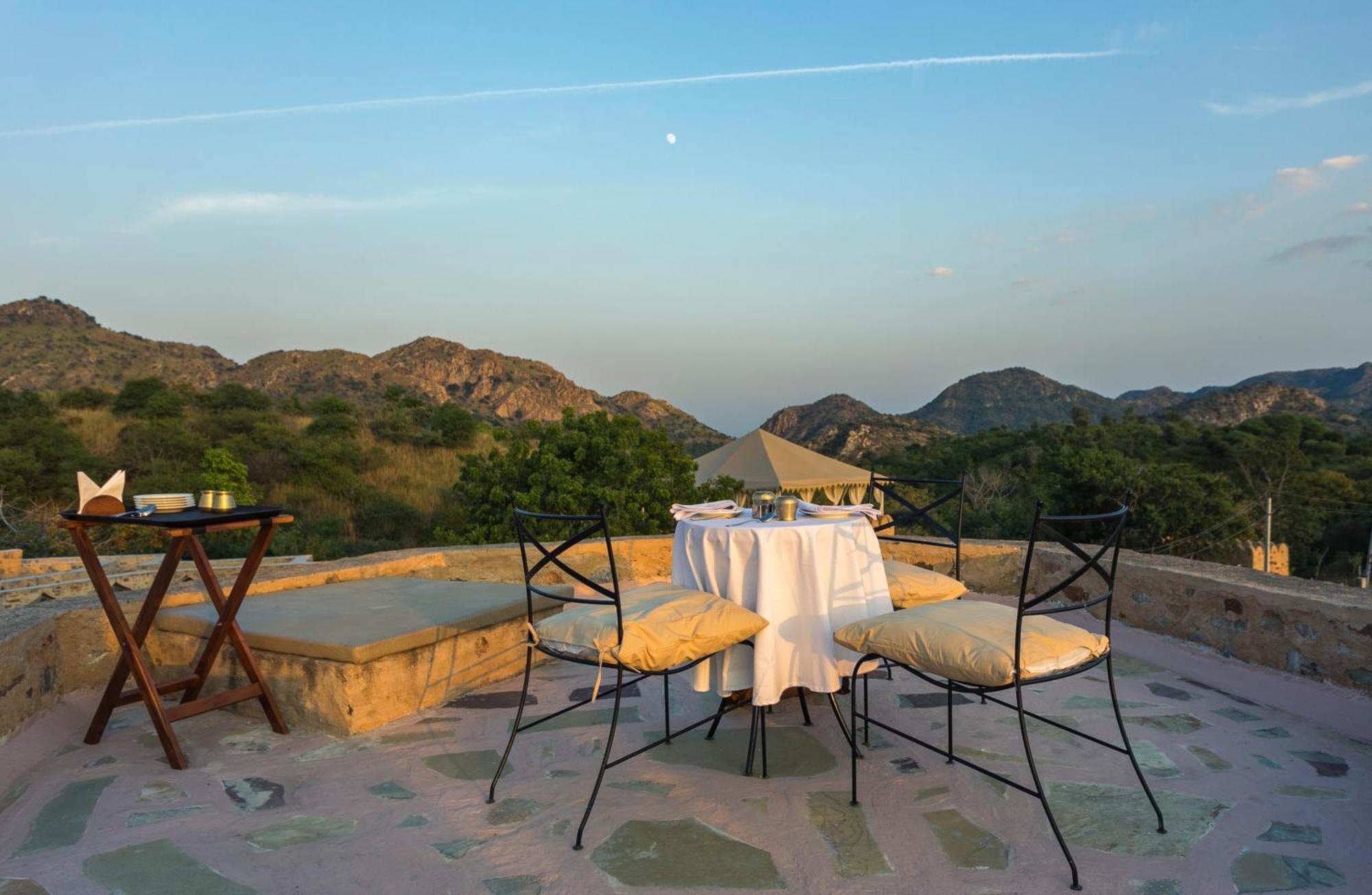 Manmatha A Luxury Retreat Bed and Breakfast Udaipur Exteriör bild