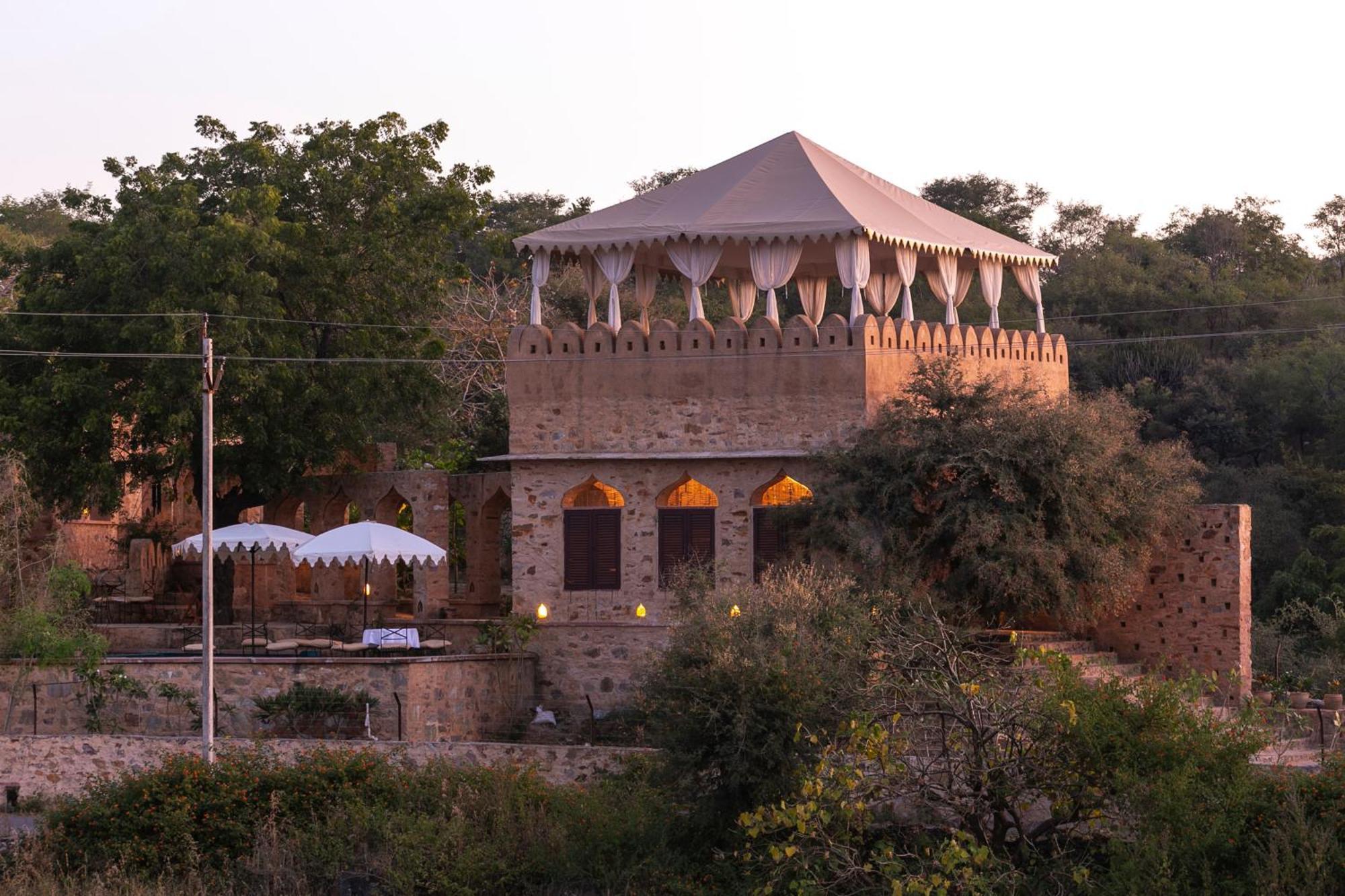 Manmatha A Luxury Retreat Bed and Breakfast Udaipur Exteriör bild